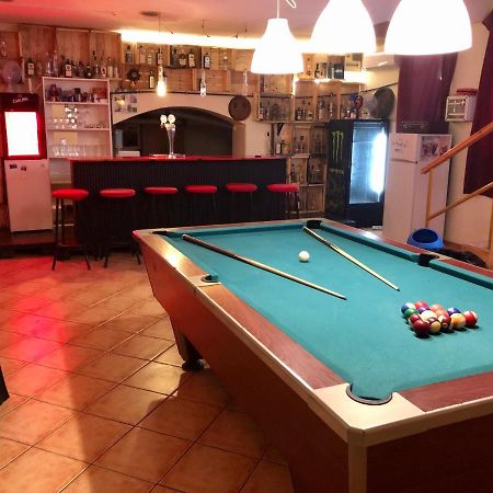 Whole Basement Former Pub3 For Bachelor / Bachelorette Party Budapeste Exterior foto